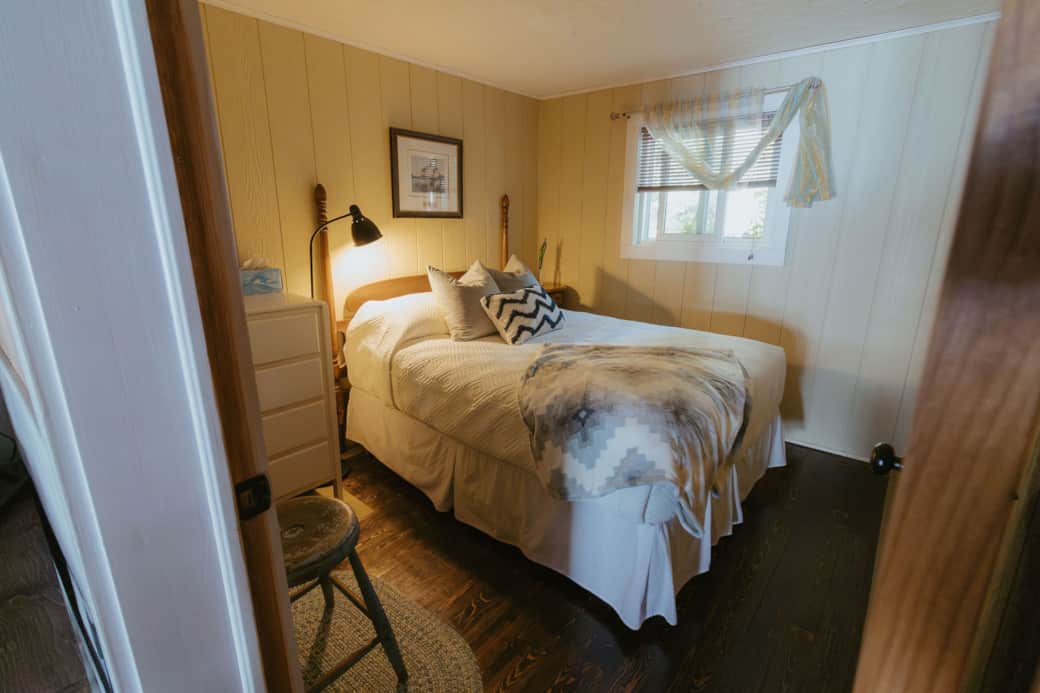 Primary bedroom - includes all bedding and linens to use with stay