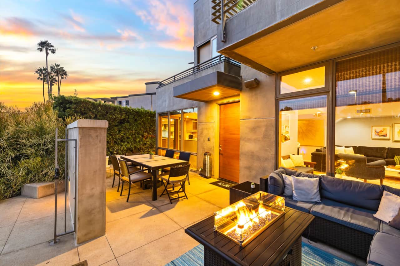 Outdoor Living & Dining Area