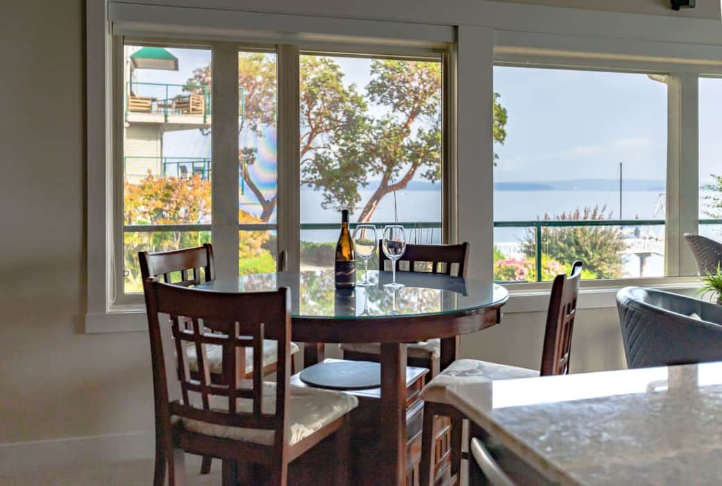 The kitchen table. It is an extension table. The kitchen table. It is an extension table.