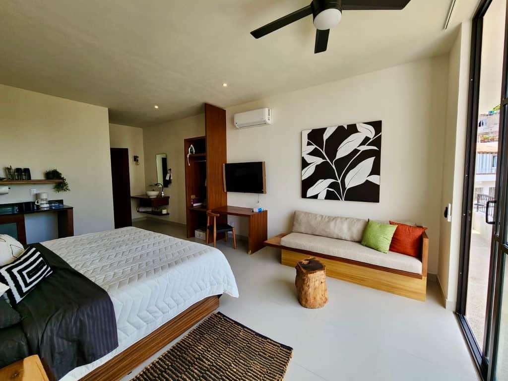 302 Interior (right)