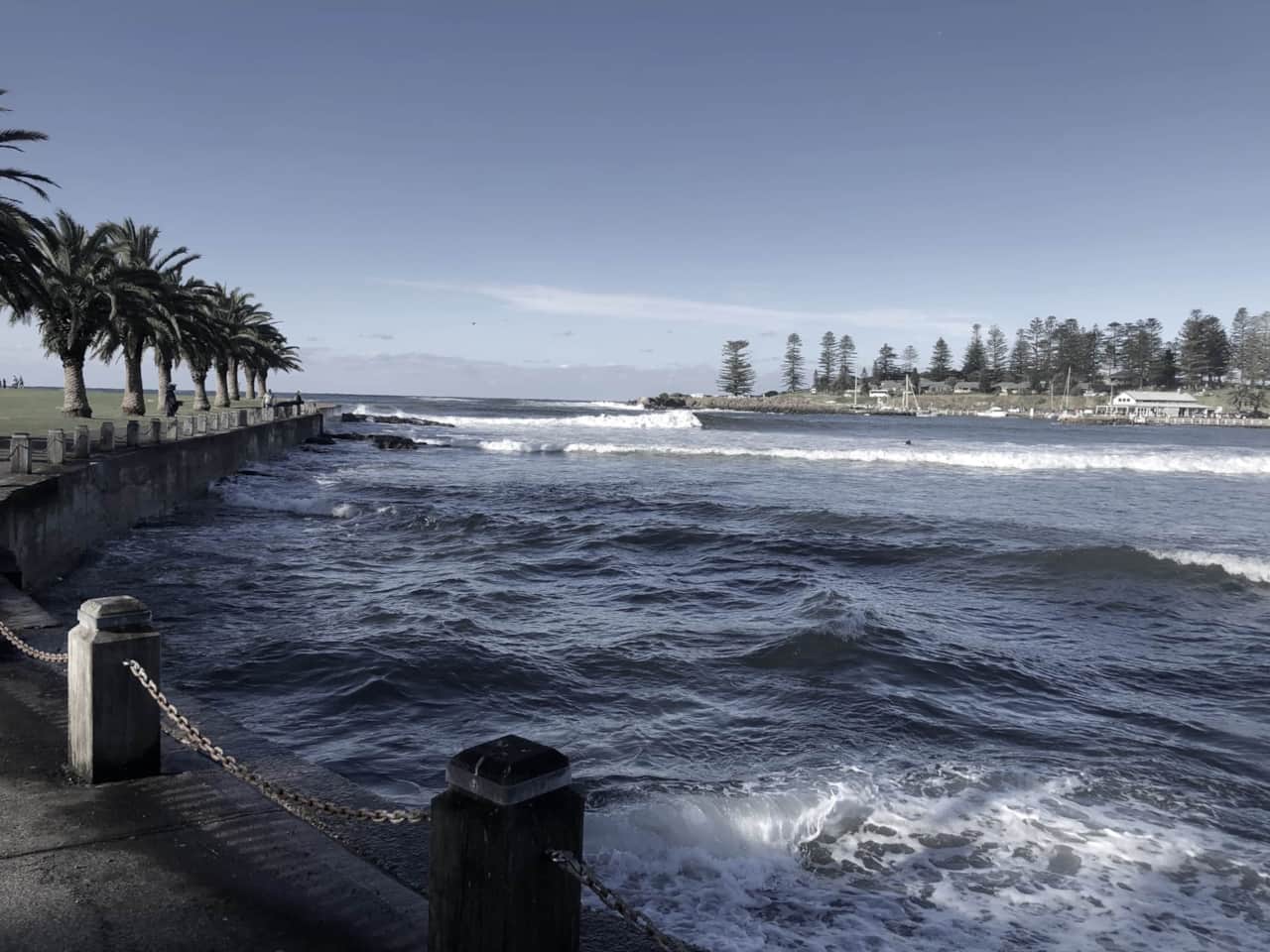 ≋A Morning Stroll Around Kiama Harbour Take it slowly around Kiama Harbour. Wander past the boats, enjoy the coastal views and continue into town for a coffee. A simple, beautiful way to spend a morning in Kiama.