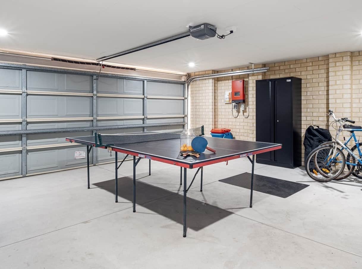 Ping pong table