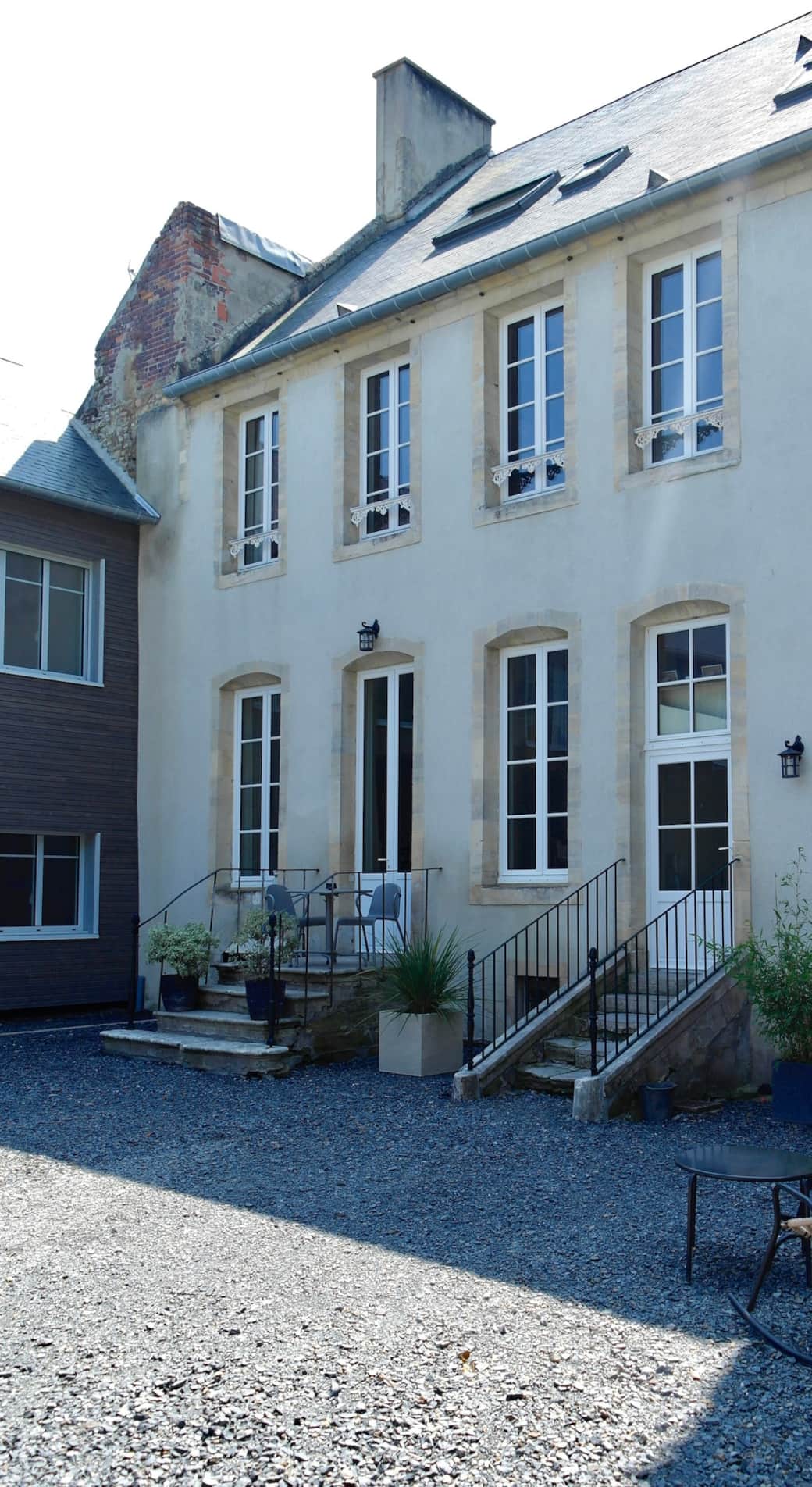 façade de la maison
l'appartement est au 1er étage façade de la maison
l'appartement est au 1er étage