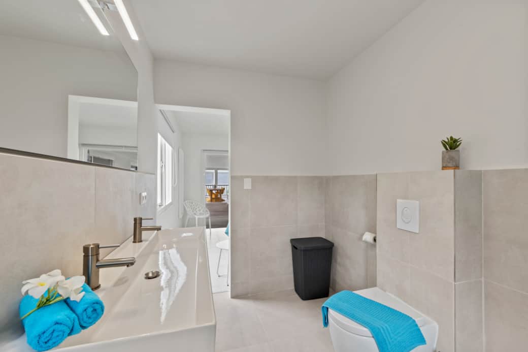 En suite bathroom 1
