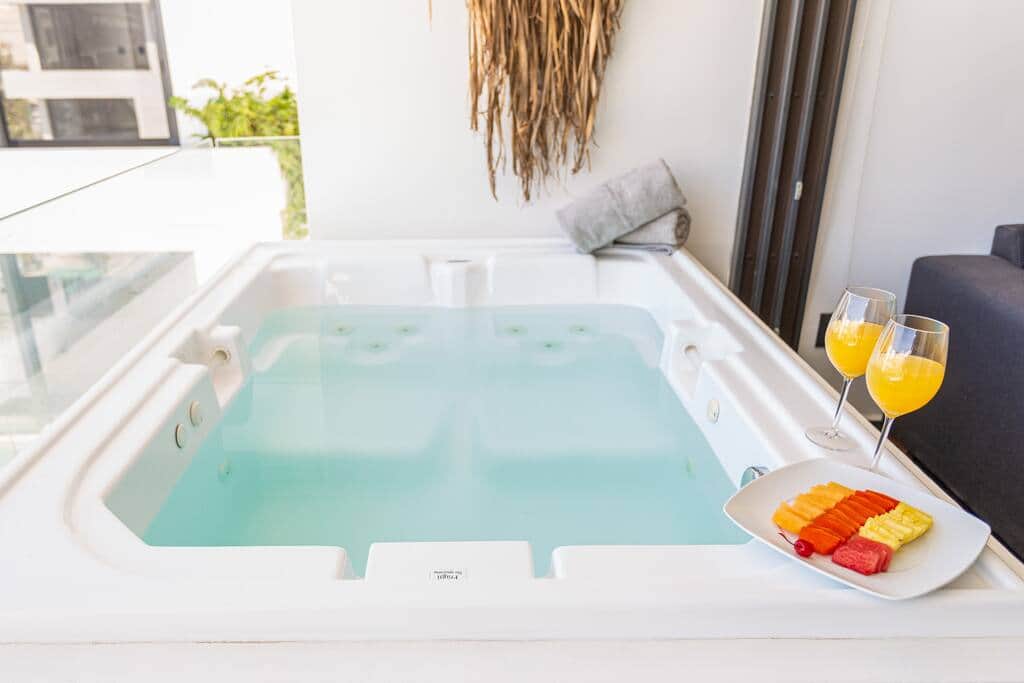 Private Jacuzzi 