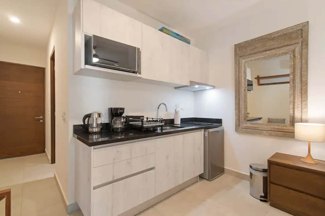 Fully equipped kitchen: Fridge, stove, microwave, coffee maker, kettle. Delightful stay awaits.