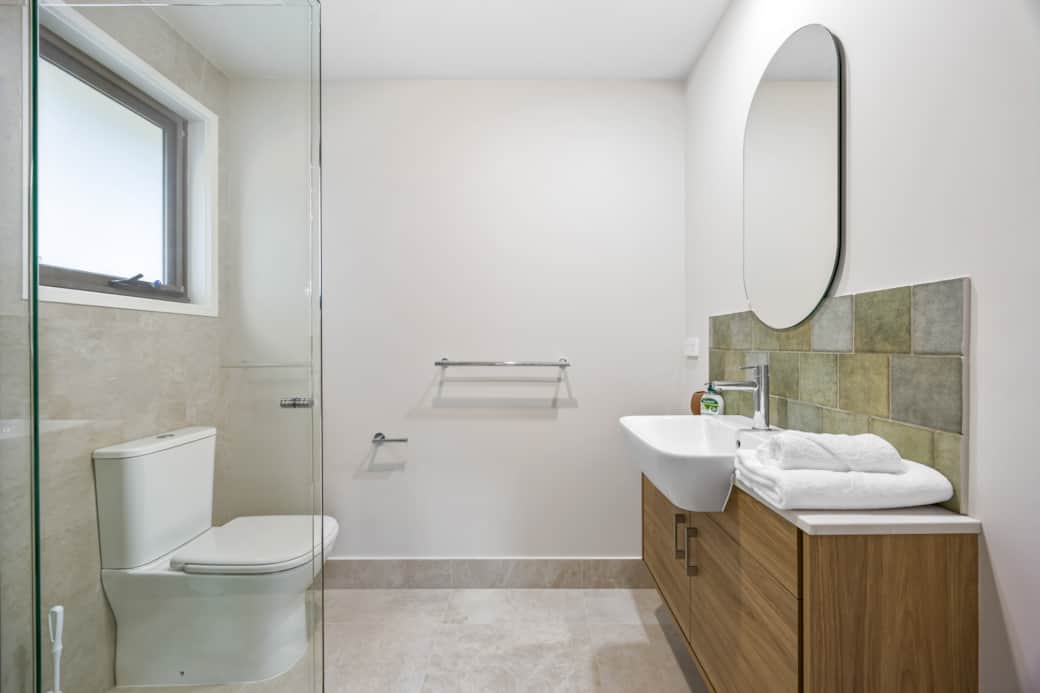 Ensuite Shower and Toilet Ensuite Shower and Toilet
