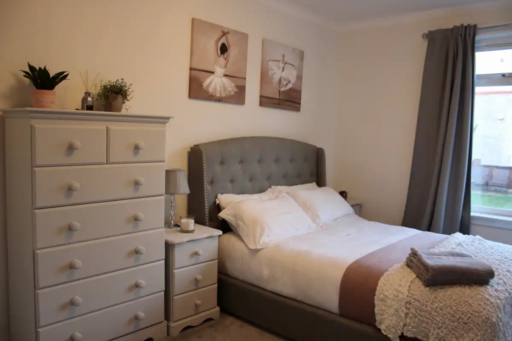 Amazing 2-Bed Home w Private Garden Free Parking (21)