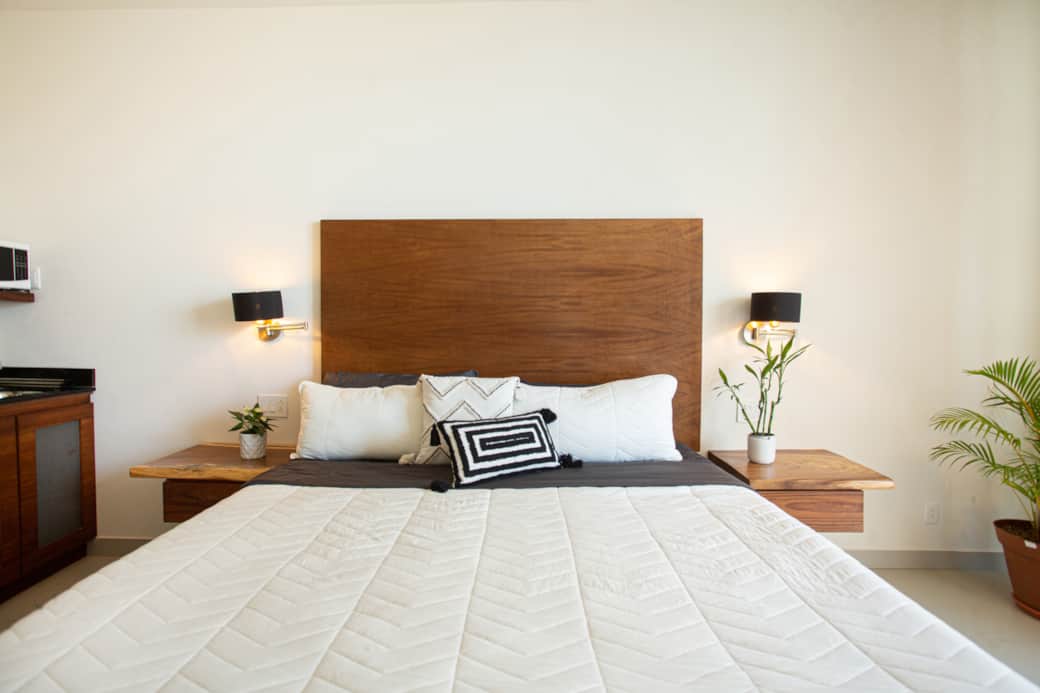 303 C King Bed 8Q9B9367