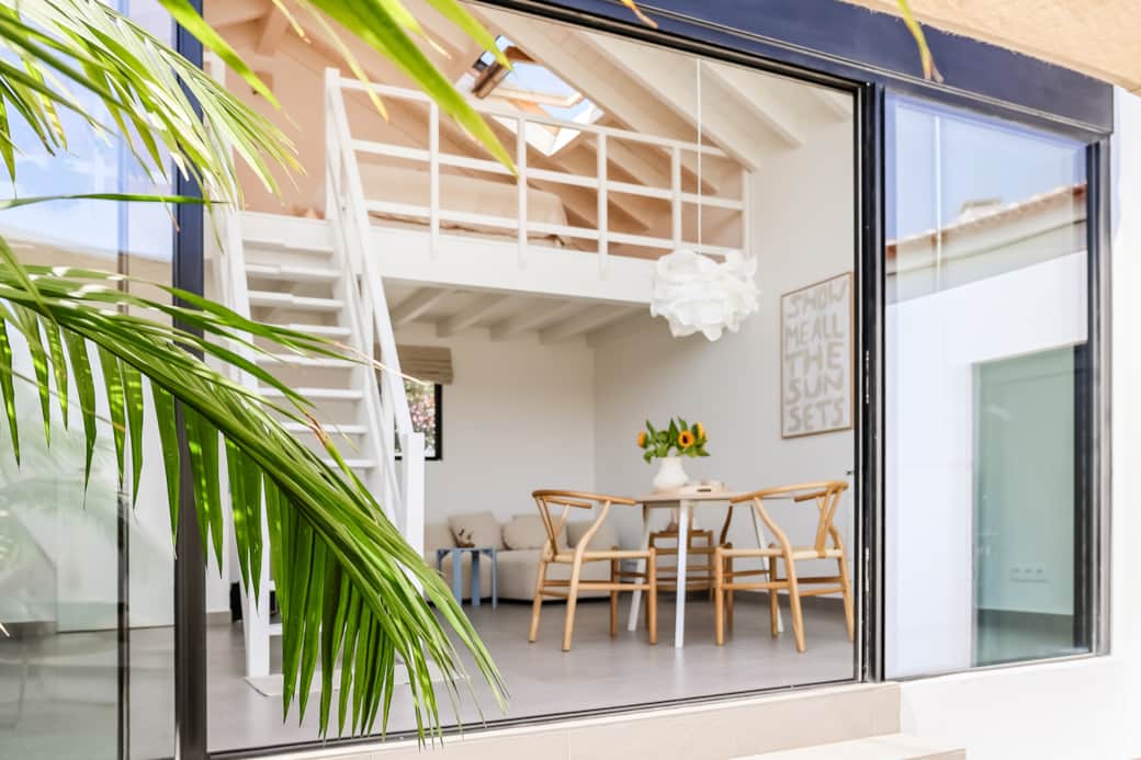 Josy atelier open big sliding door