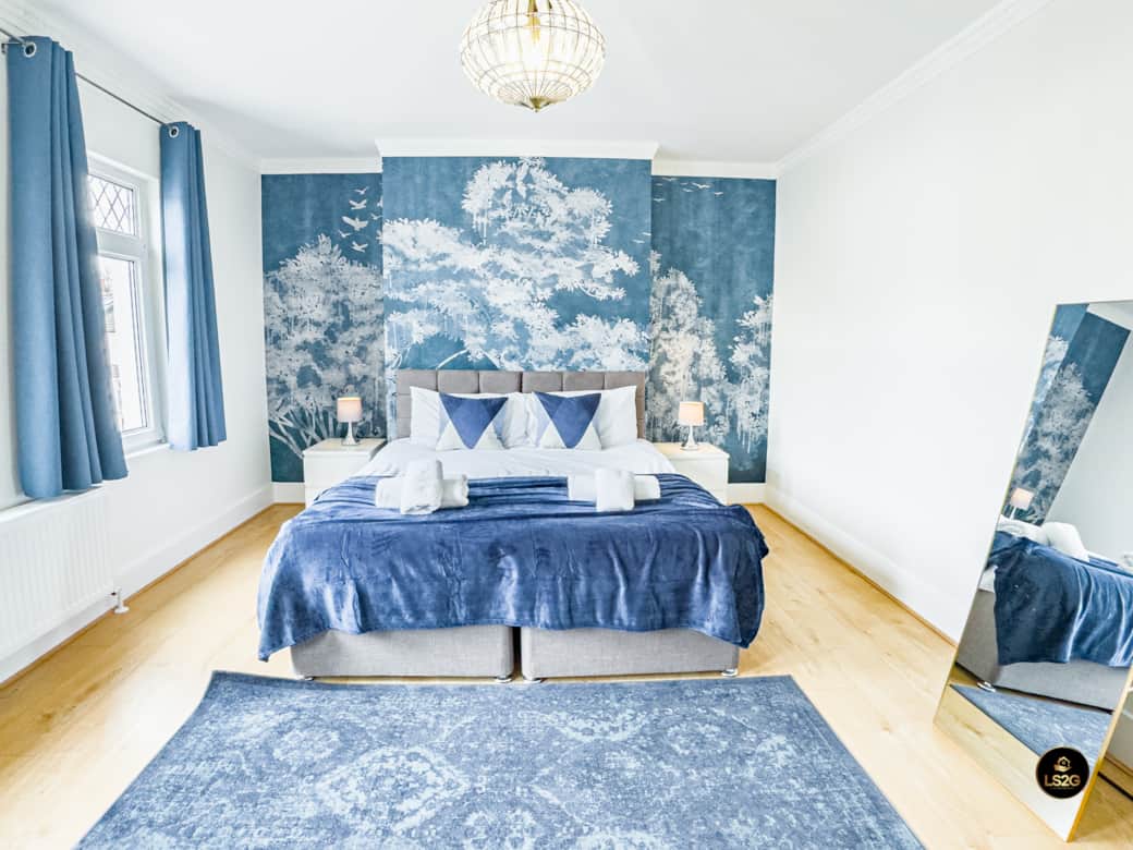 Bedroom 4 with Smart TV Bedroom 4 with Smart TV