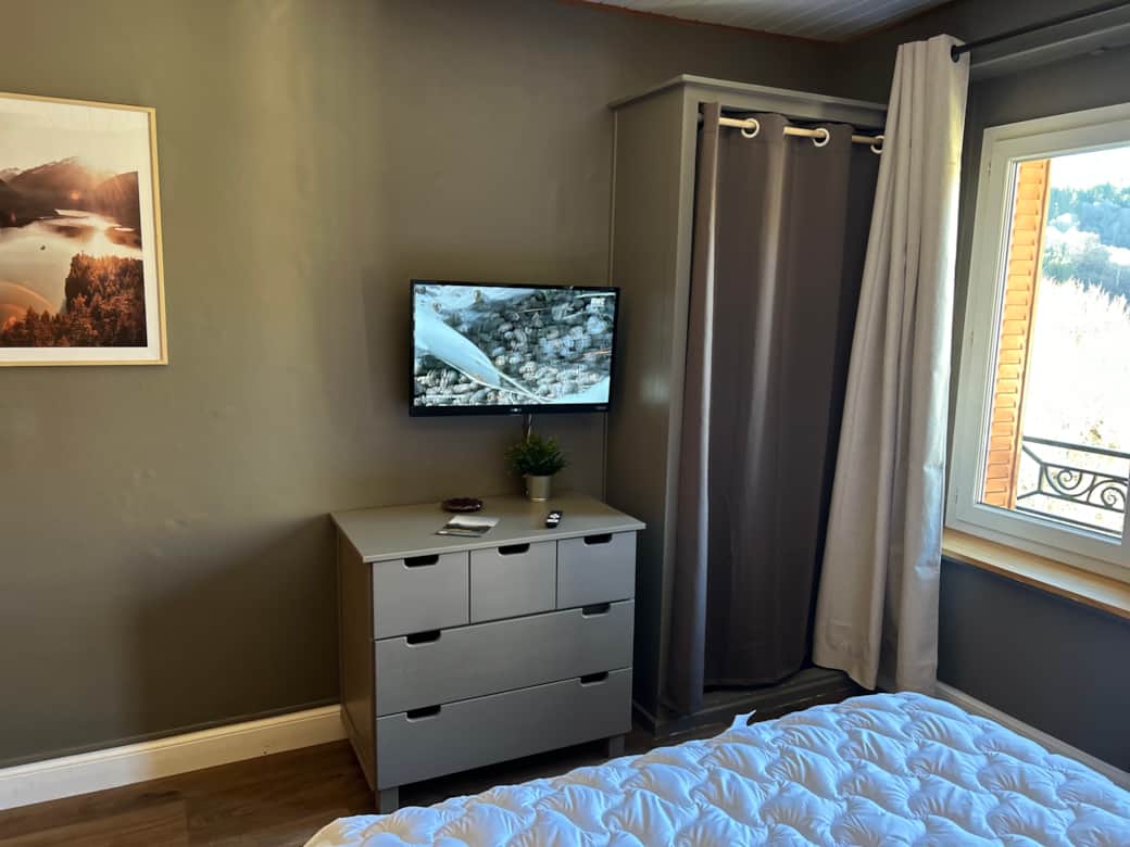 TELEVISEUR CONNECTE YOUTUBE ET A VOTRE COMPTE NETFLIX