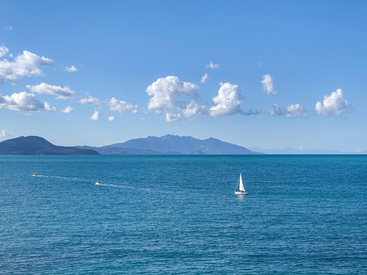 L'isola d'Elba sullo sfondo