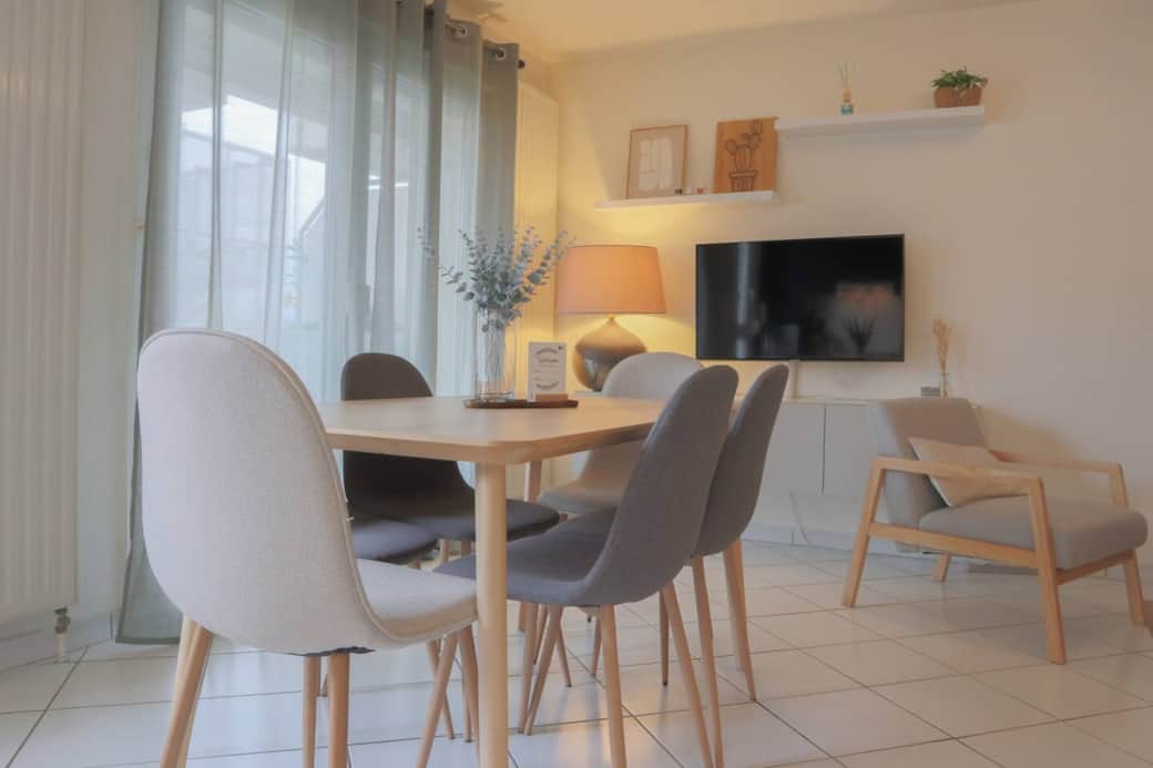 Vue d'ensemble coin repas