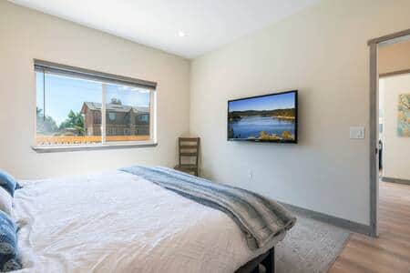 1st Primary Bedroom Downstairs - King Bed 1st Primary Bedroom Downstairs - King Bed