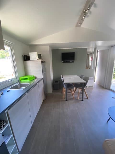 Pièce de vie, espace repas, TV