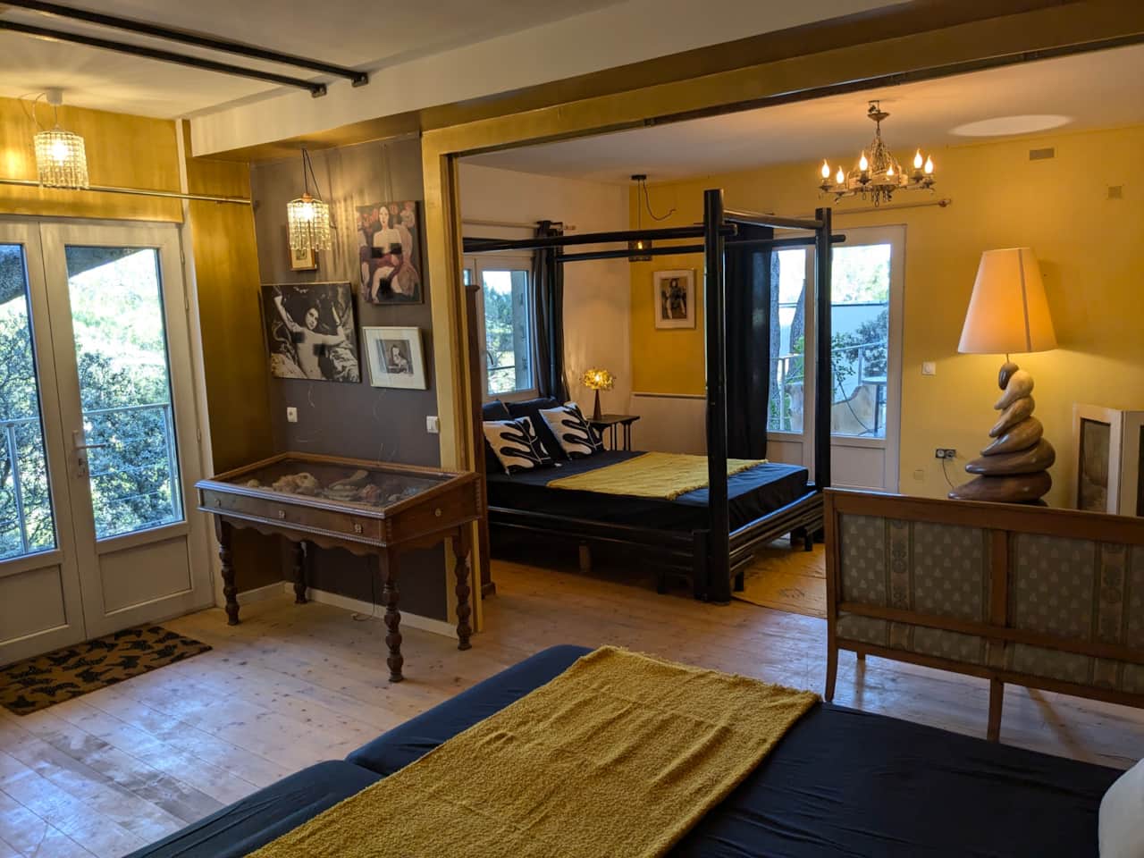 Vue d'ensemble de la "chambre au rocher"