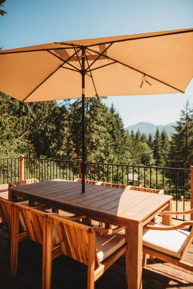 An 8 person outdoor dining table with sun umbrella with great views! An 8 person outdoor dining table with sun umbrella with great views!
