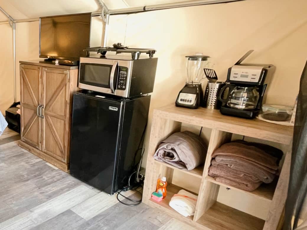 Each glamig cabin come with a mni-fridge, microwave, coffee maker, hot plate with pots and pans, ble Each glamig cabin come with a mni-fridge, microwave, coffee maker, hot plate with pots and pans, ble