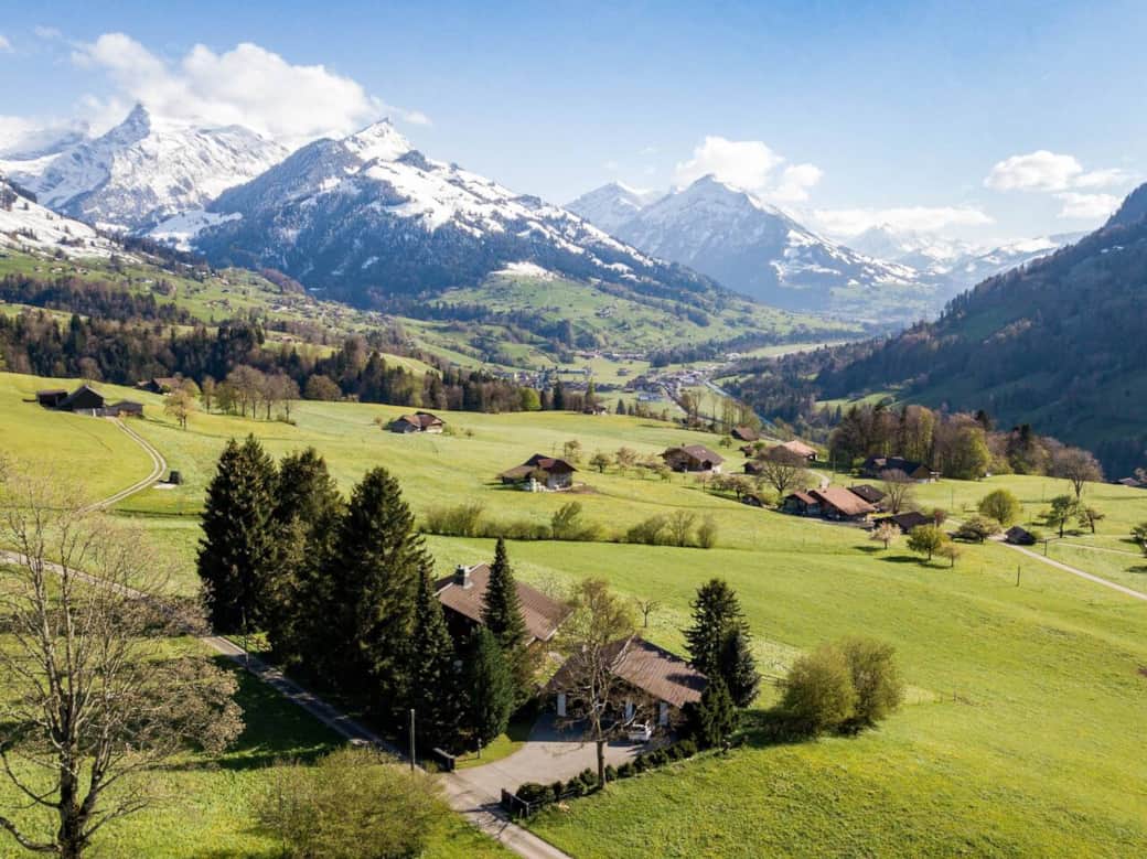Our large and secluded fully private estate, situated amidst picturesque farmland and surrounded by natural beauty, offers unparalleled privacy and tranquility. Enjoy breathtaking mountain views from the comfort of your private accommodations.