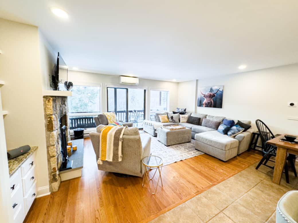 The open design living area allows you to change your settings quickly without missing any fun!