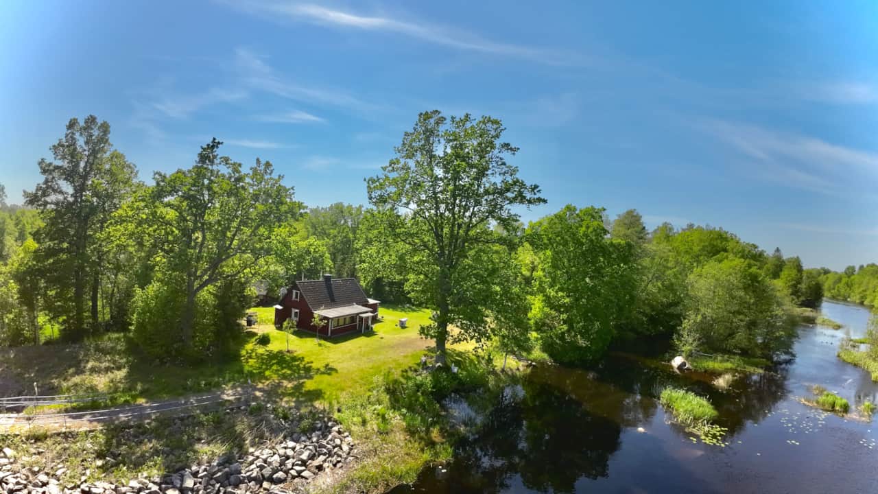Ferienhaus Emålund direkt am Wasser mit Kanu, Sauna, Badezuber, Grillhütte, großer Terrasse Schweden