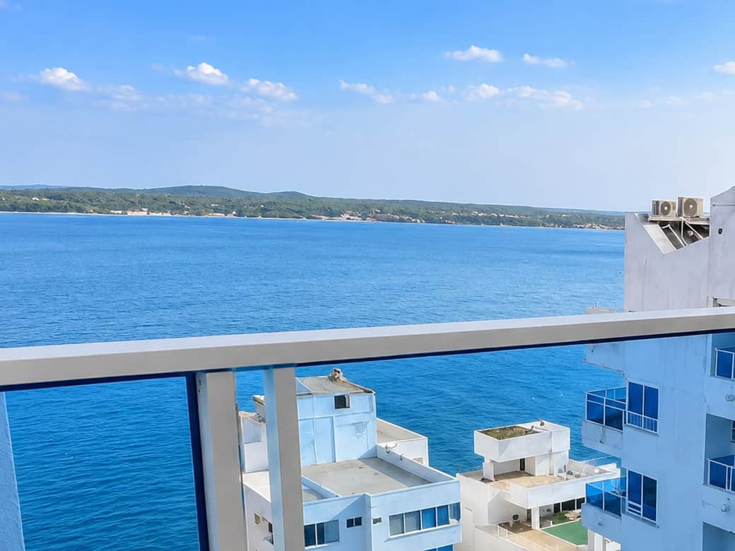 Vista al Mar Caribe desde el balcón del apartamento