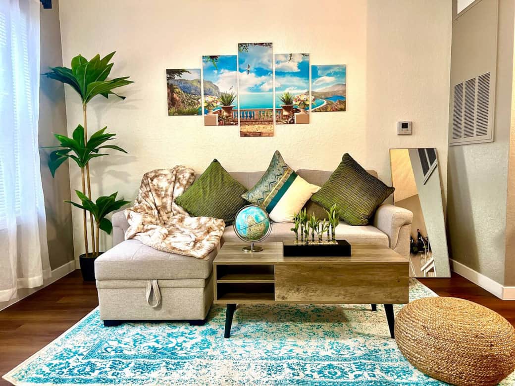 Relaxing living room area
Relaxing living room area