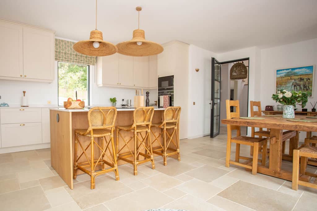 Kitchen / Dinning