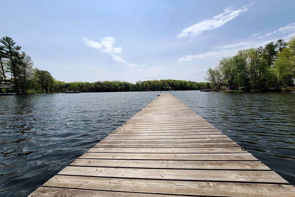 Come enjoy the 100 ft shared dock for the resort with electrical connection Come enjoy the 100 ft shared dock for the resort with electrical connection