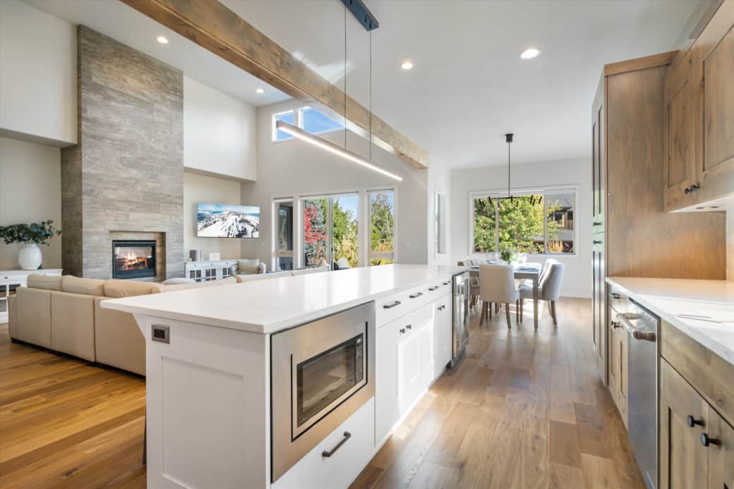 Enjoy the stocked chefs kitchen and make a meal with your family