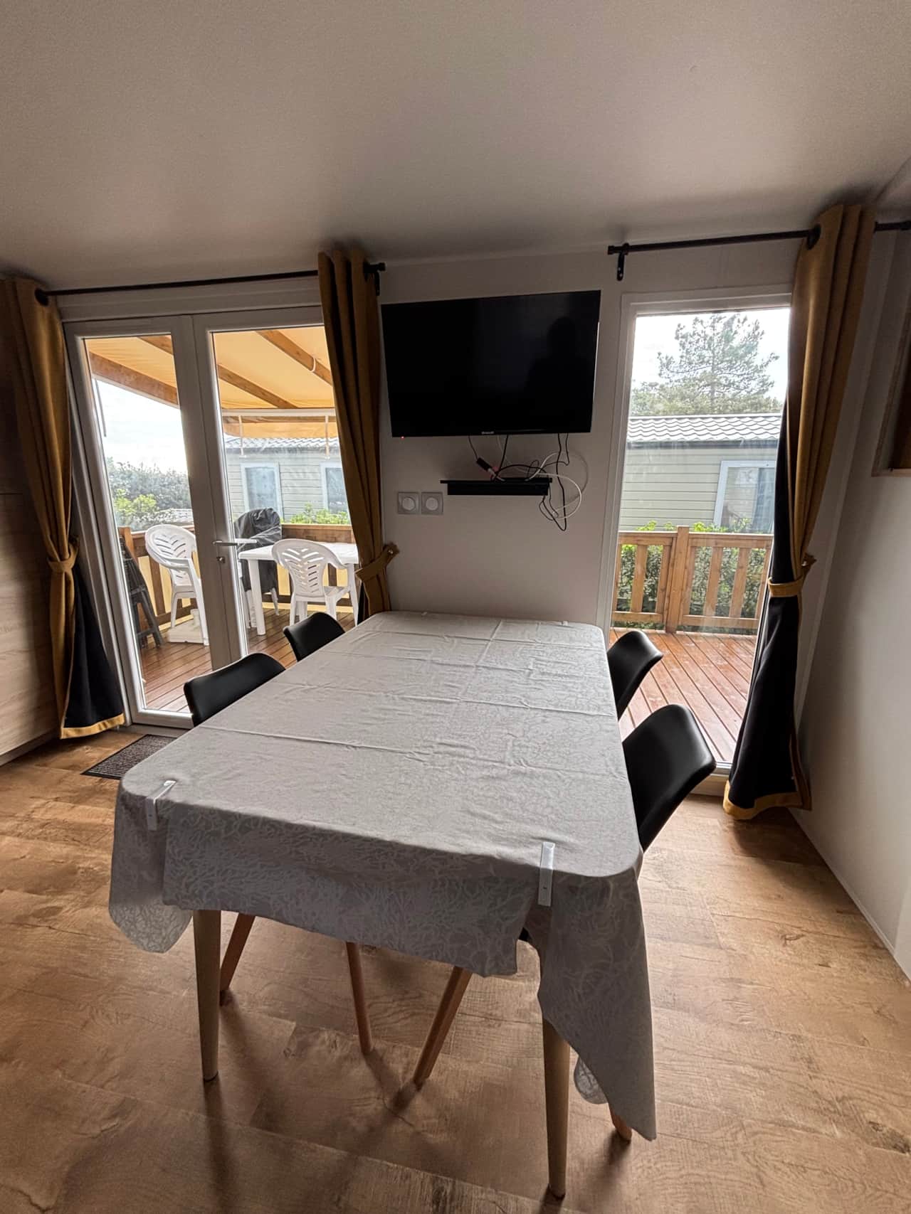 Espace repas, TV