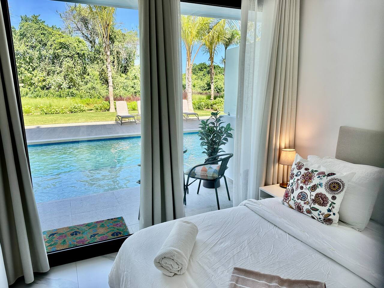 Swim-up pool condo @ Cana Rock Universe, Cana Bay
