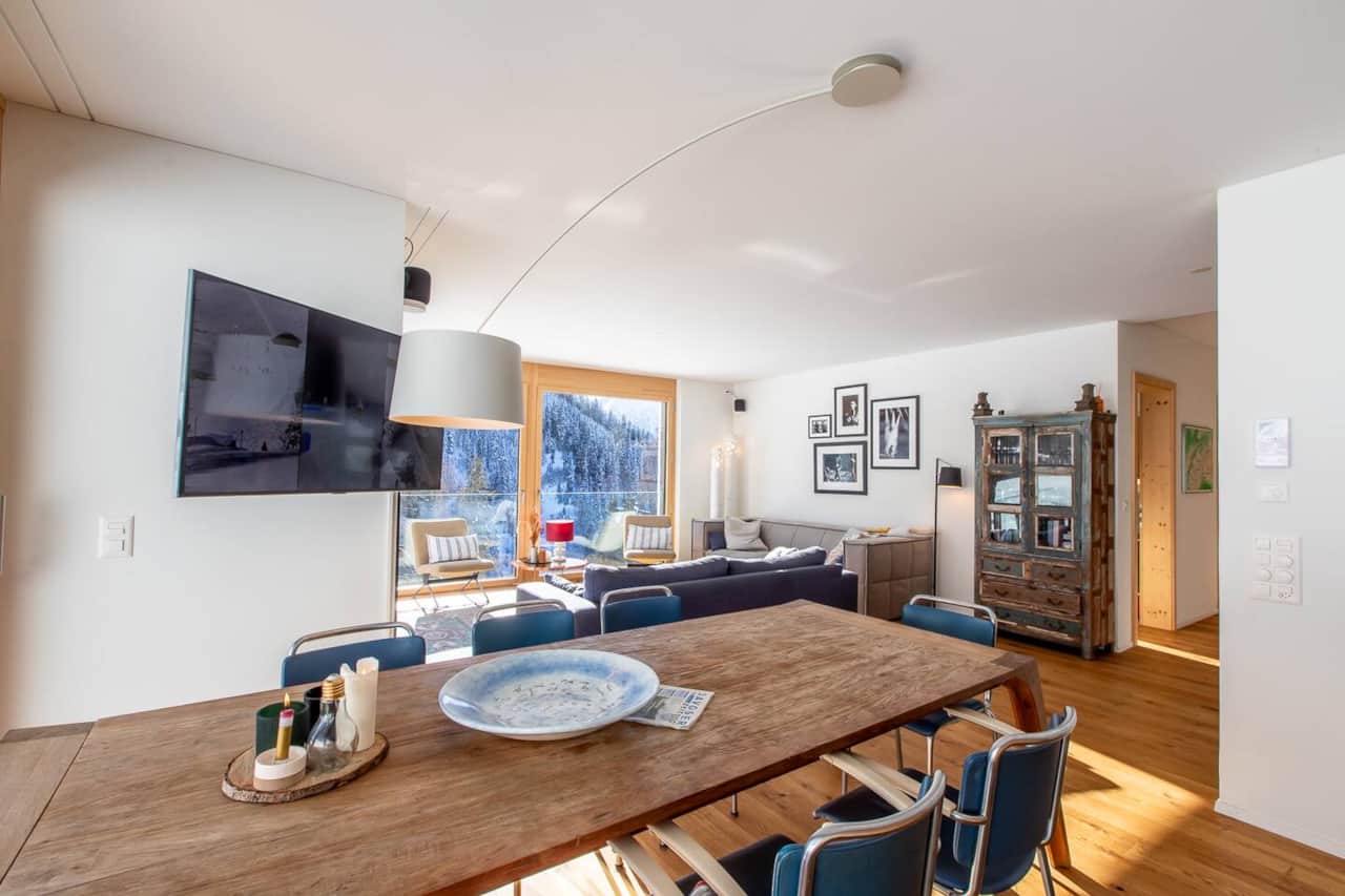 Gather around the spacious dining table after a day of skiing or hiking. The cozy seating and warm lighting invite you to linger a little longer.