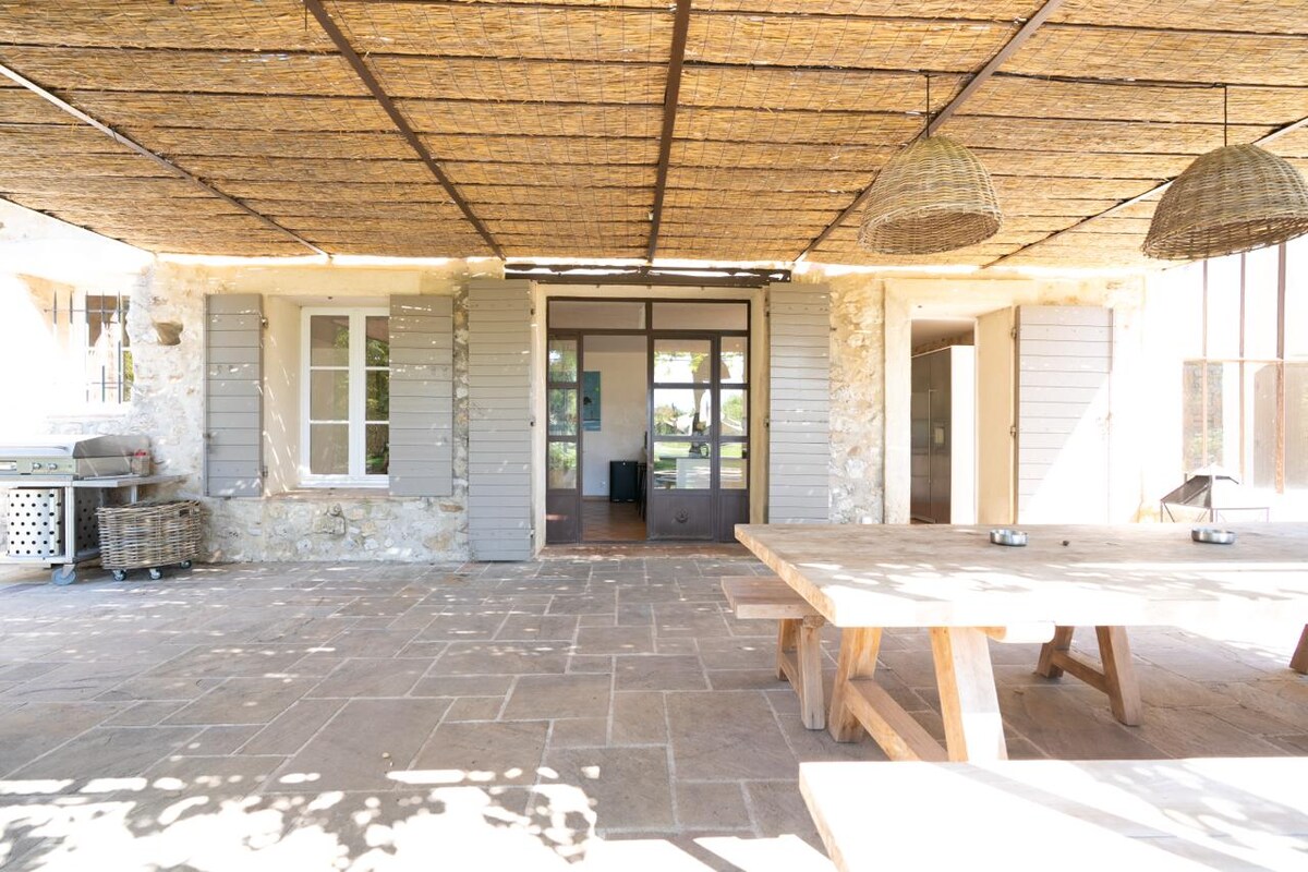 Provençal farmhouse & padel court swimming pool AC