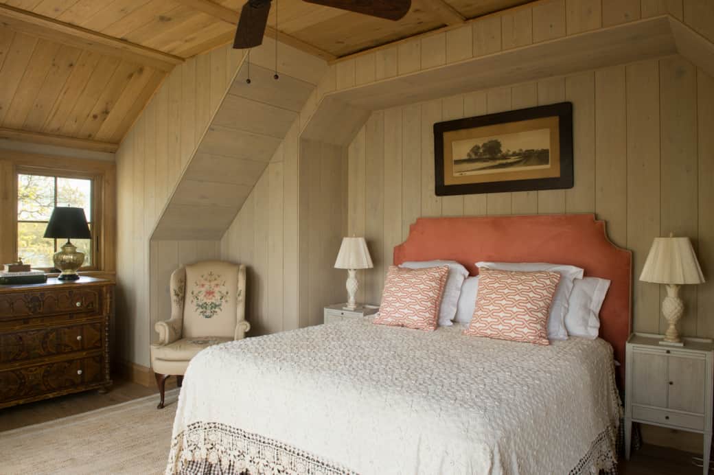 Upstairs Jr. Master suite with en suite bath