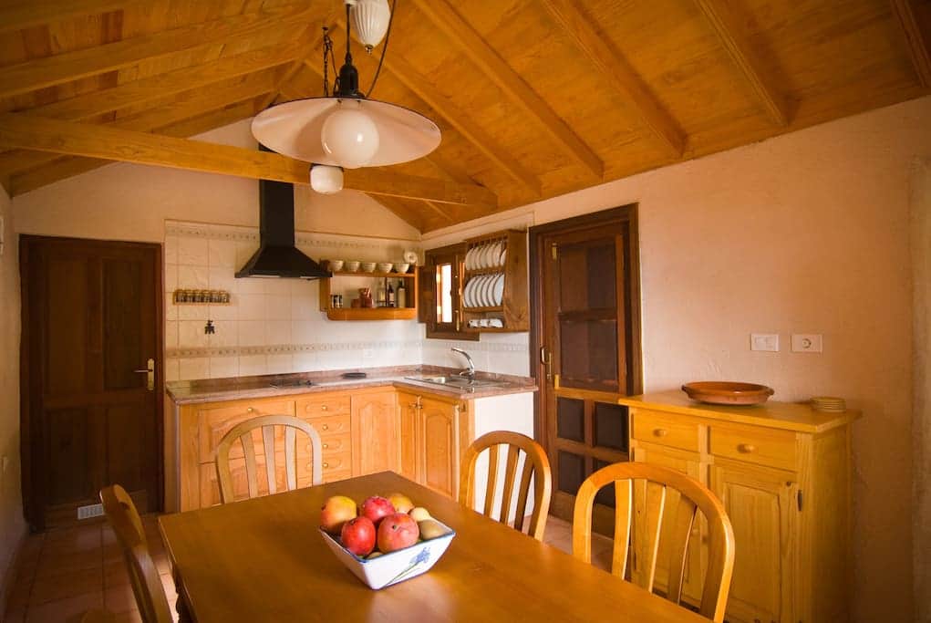 Fully equipped kitchen respecting the canarian rustique style