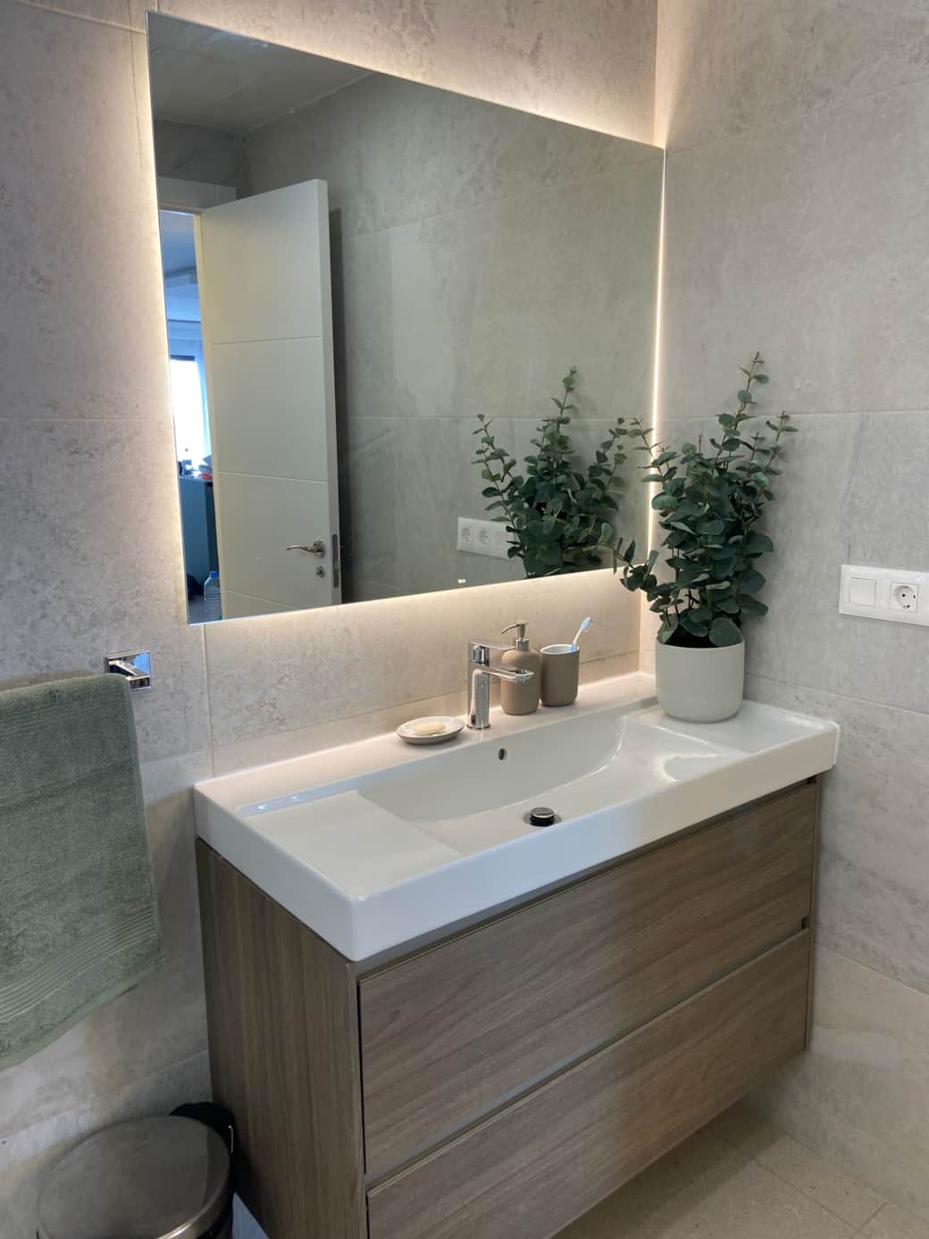 Main Bathroom