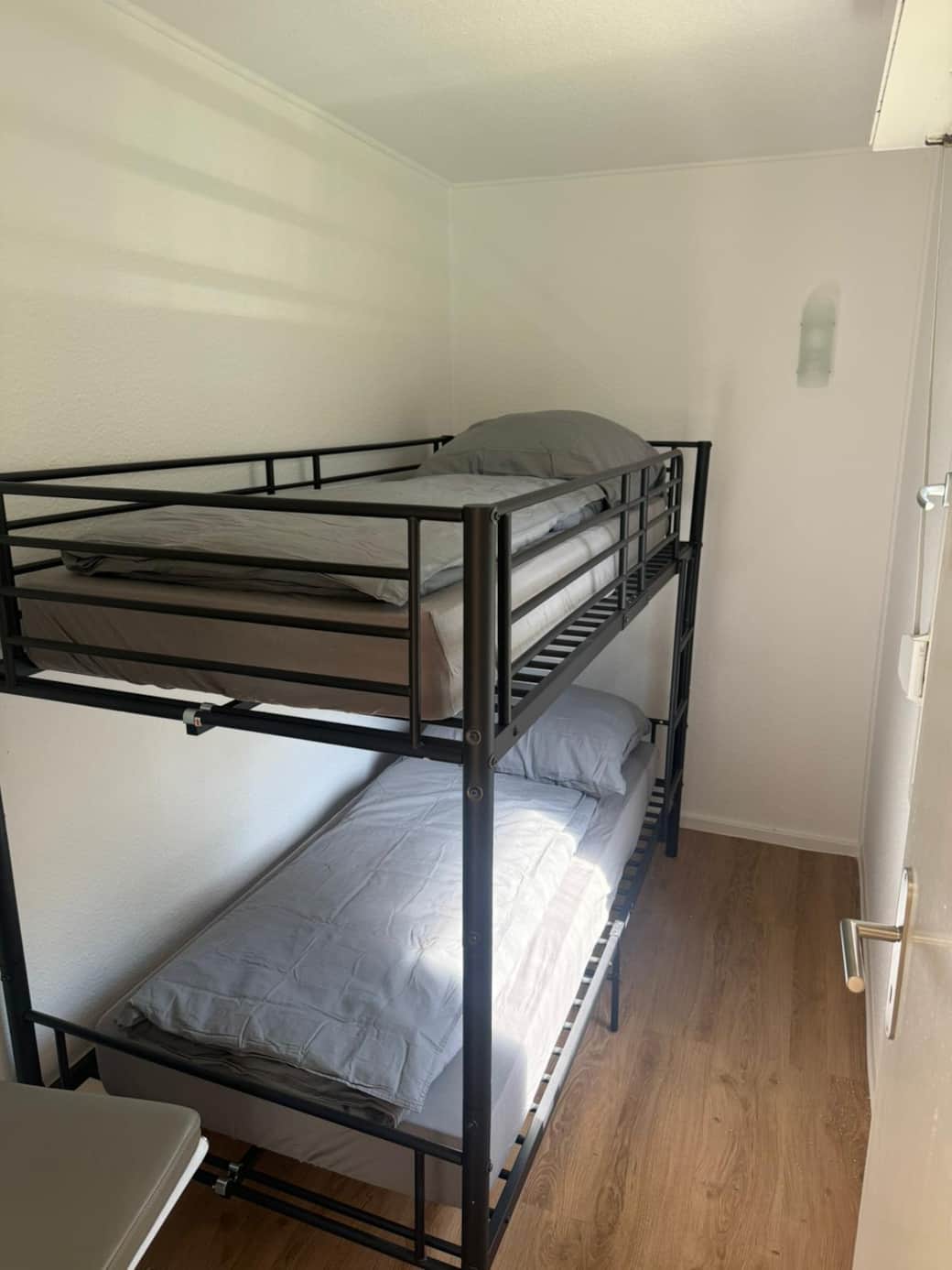 Doppelstockbett im kleinen Schlafzimmer