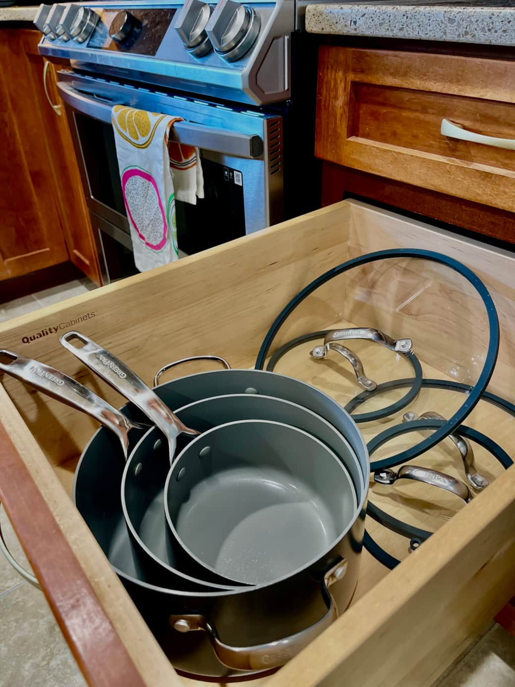Kitchen Pots with Lids