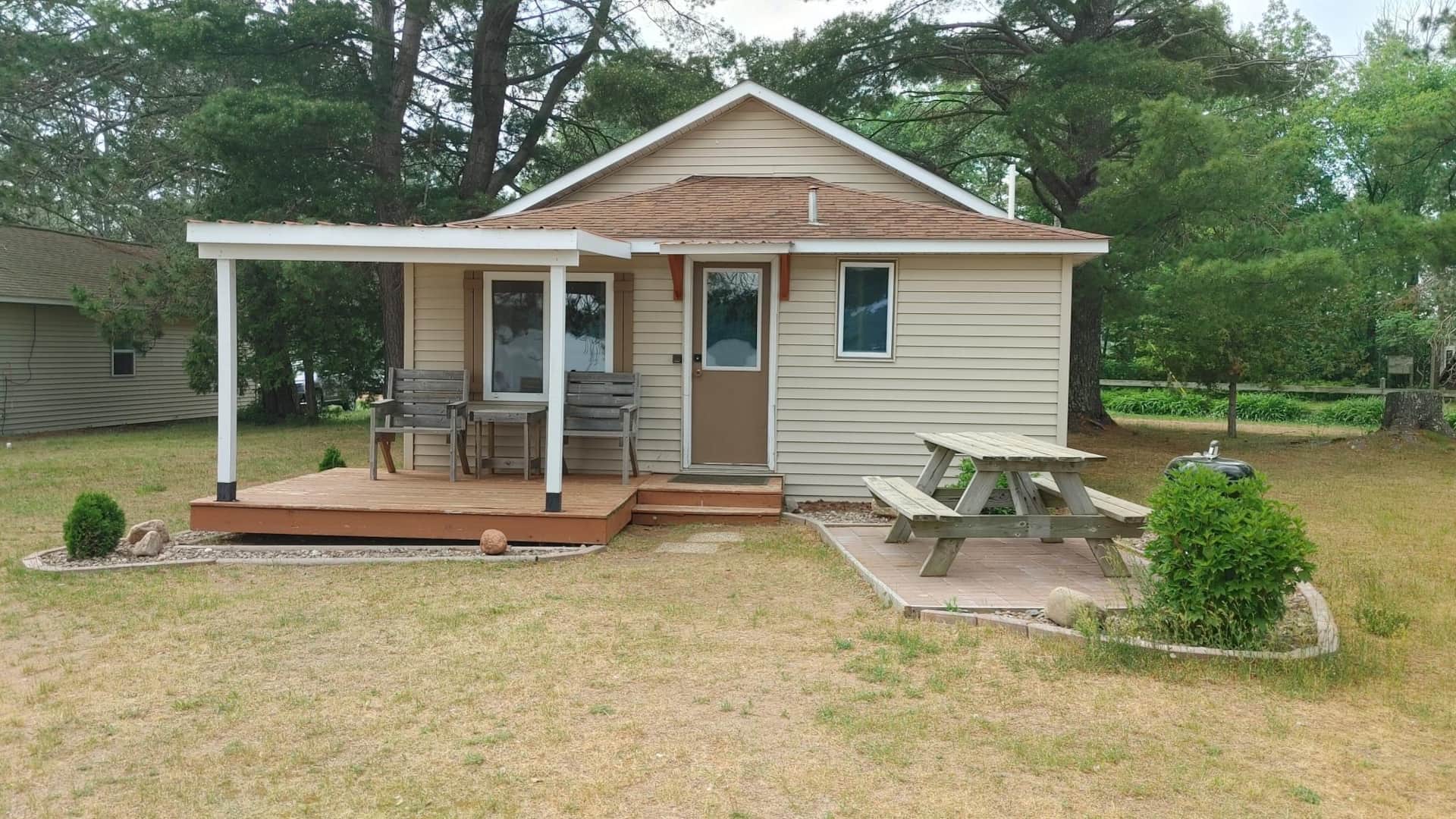 Sandpiper Lakeside Vacation Cottage in Northern Wisconsin in Phillips