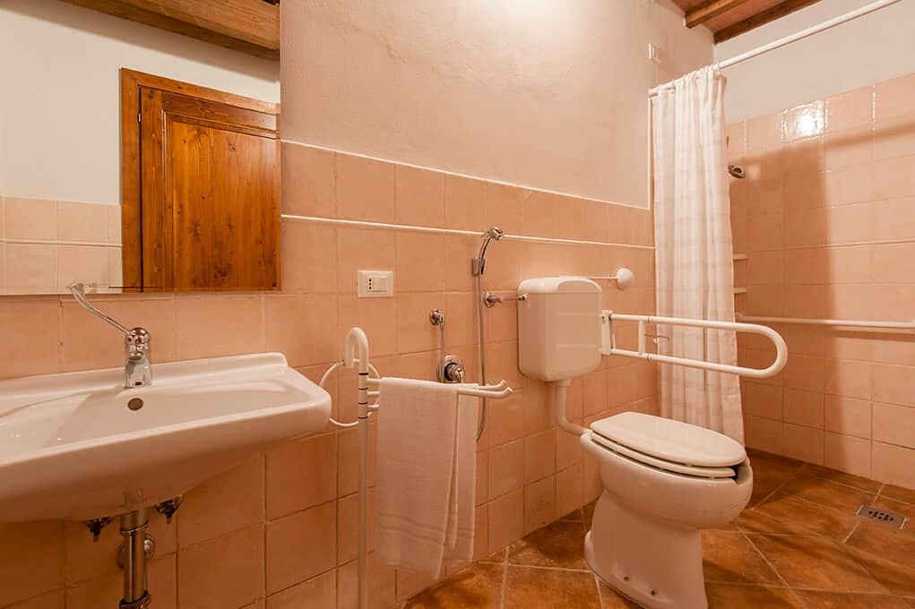 bagno attrezzato per persone disabili