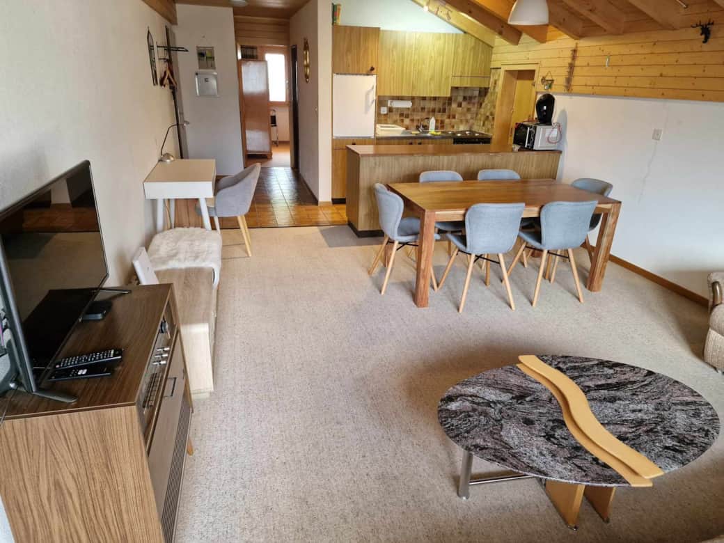 Wohnzimmer Esstisch Ferienwohnung Fiesch