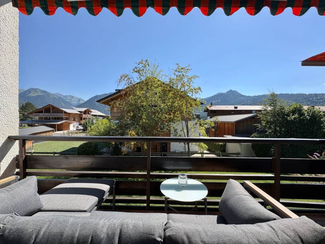 Südbalkon mit Sitzgelegenheit