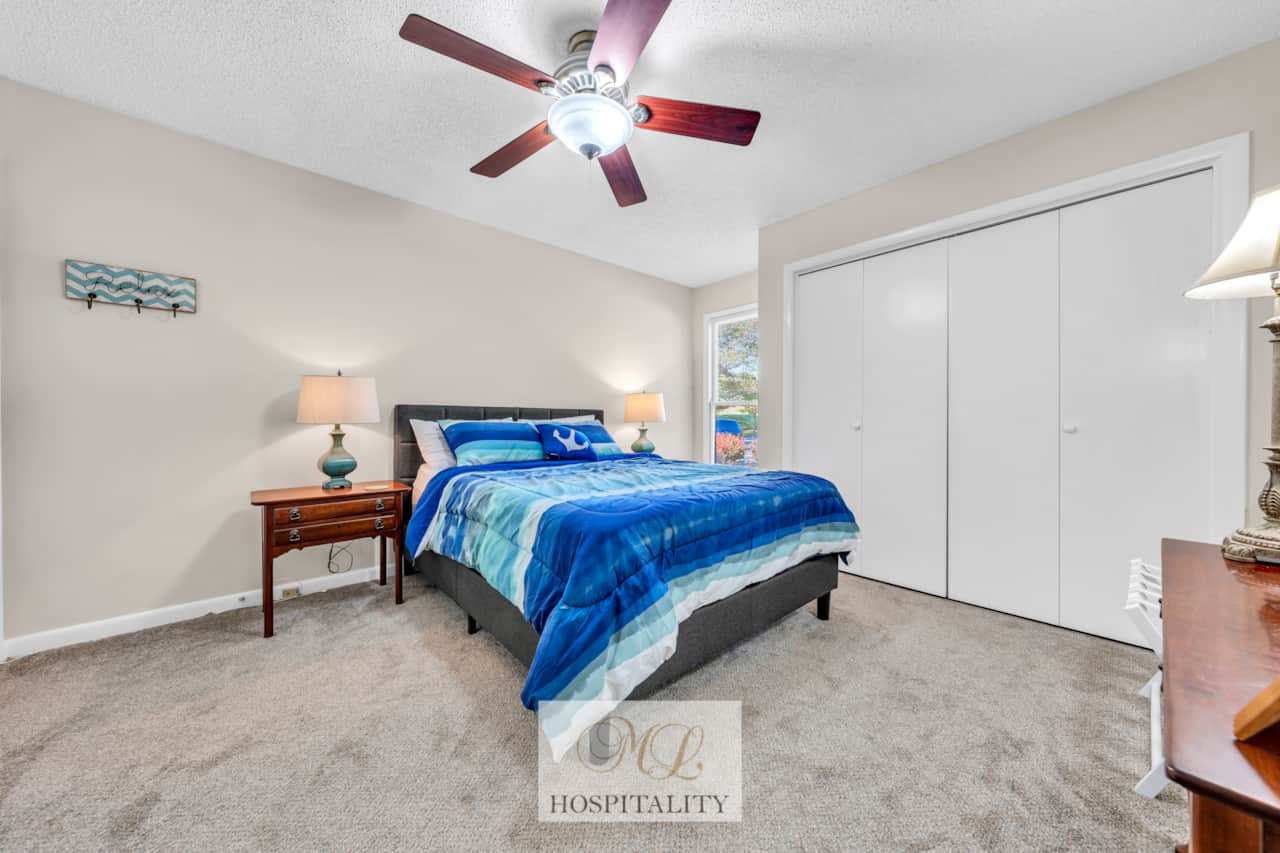 Entry-Level Bedroom w/ Queen Size Bed