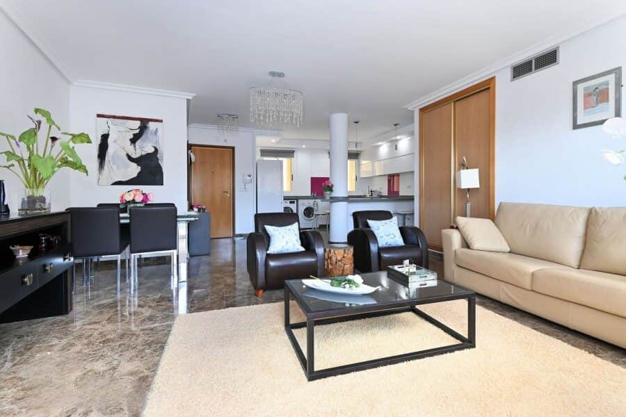 Vue du salon vers la cuisine