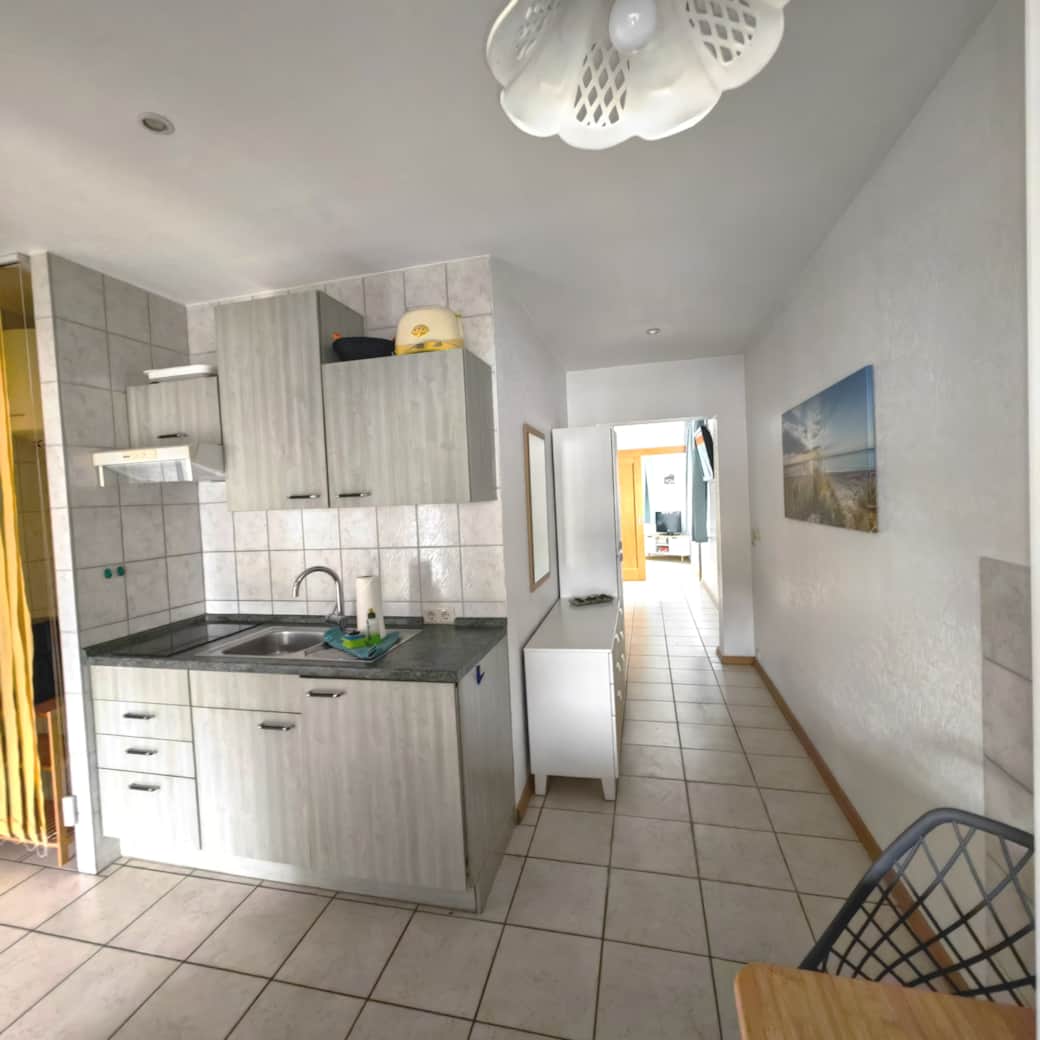 offener Durchgang von Küche zum Schlafzimmer