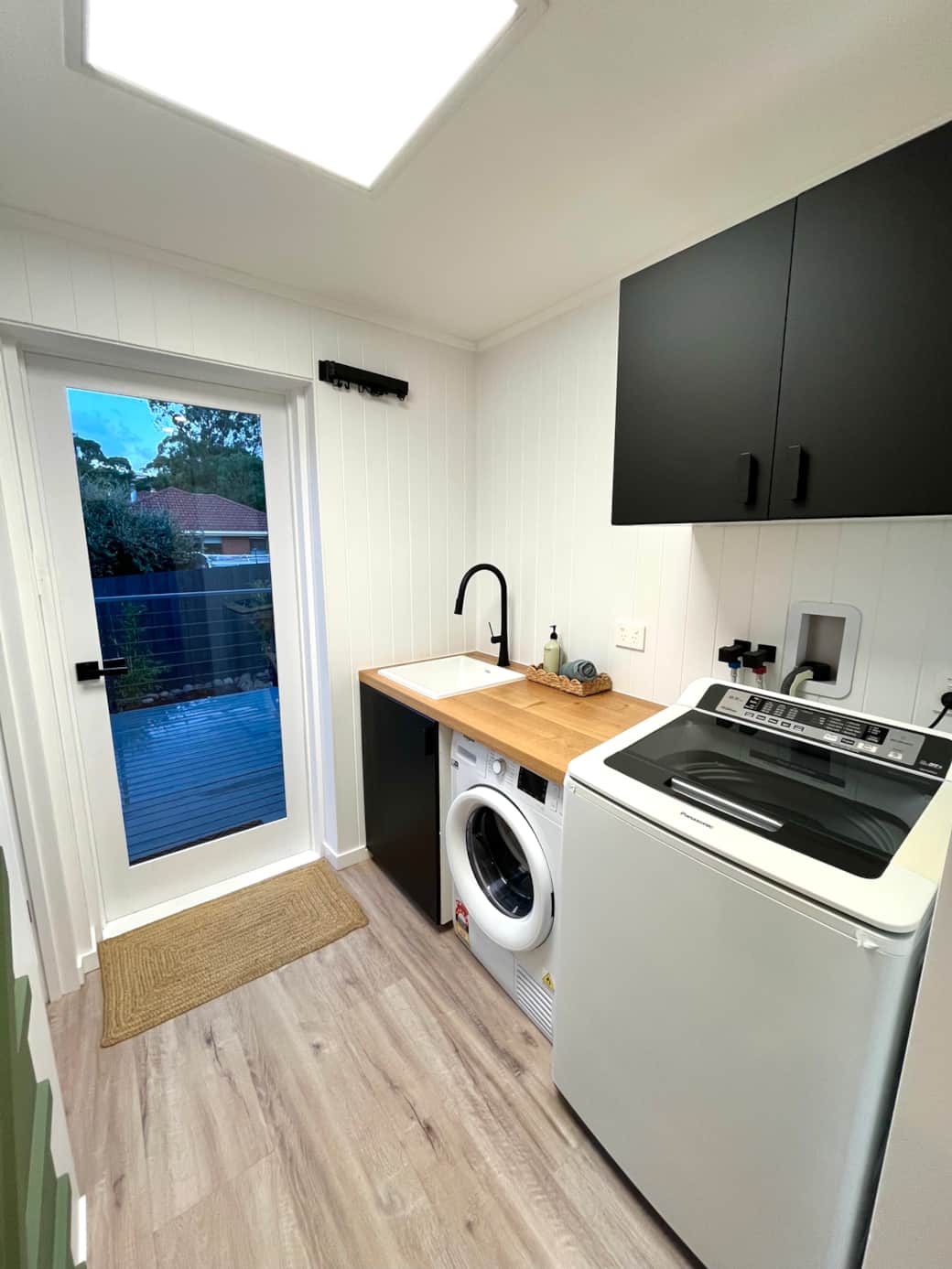 Full Laundry with Washing Machine & Dryer