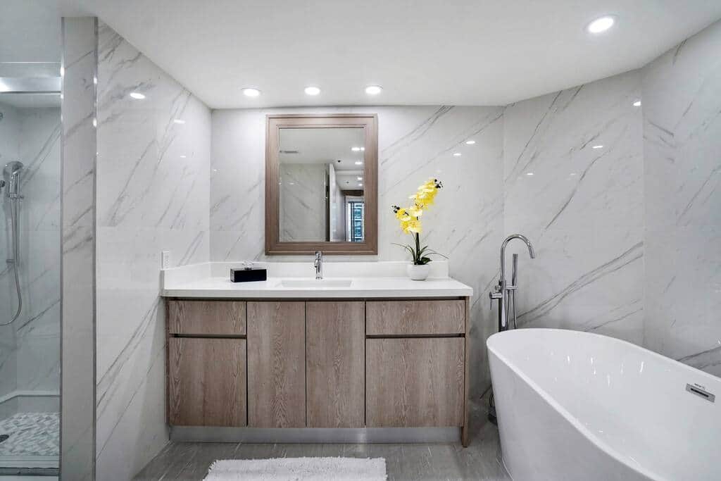 Master bathroom, separate bathtub/shower