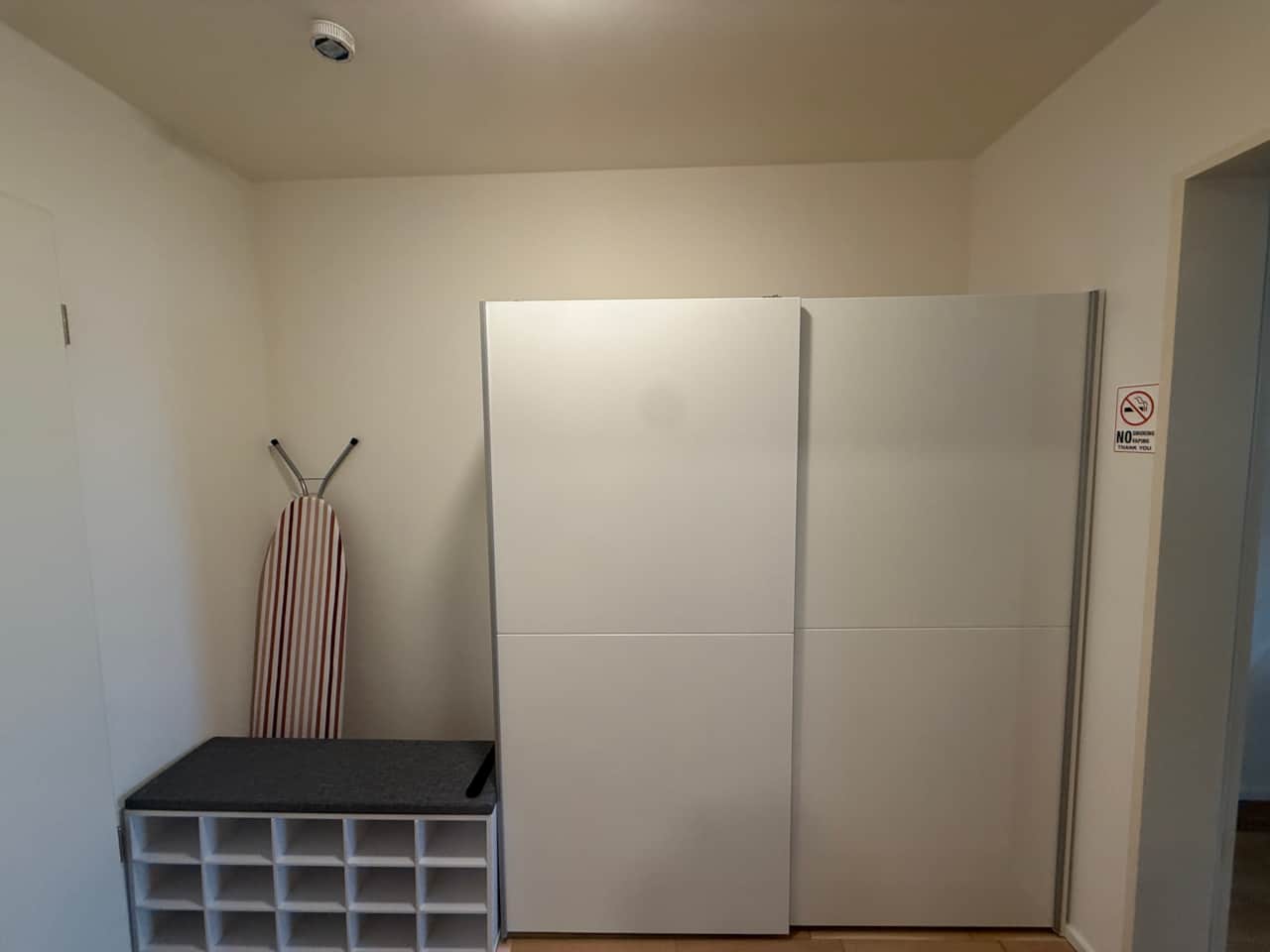 Kleiderschrank & Schuhschrank mit Sitzfläche